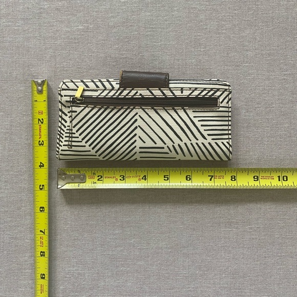 Fossil geometric clutch wallet. - Picture 11 of 13